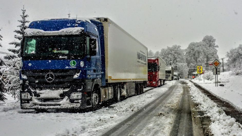 Из-за непогоды в Киеве ограничен въезд грузовиков
