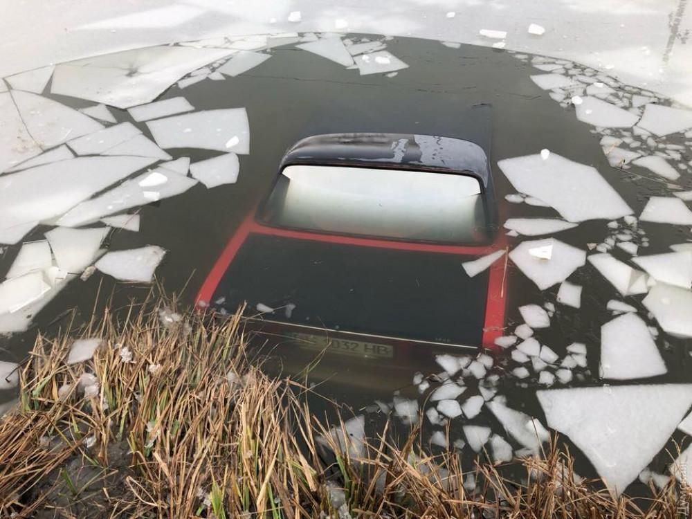 Фатальное ДТП в Одесской области: машина ушла под лед