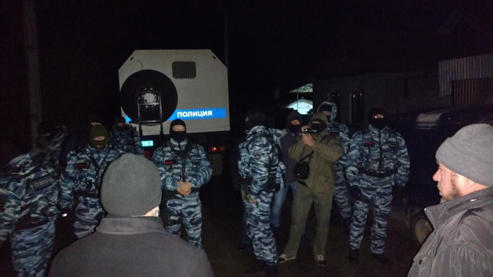 Окупанти в Криму вночі прийшли з обшуками до місцевих активістів