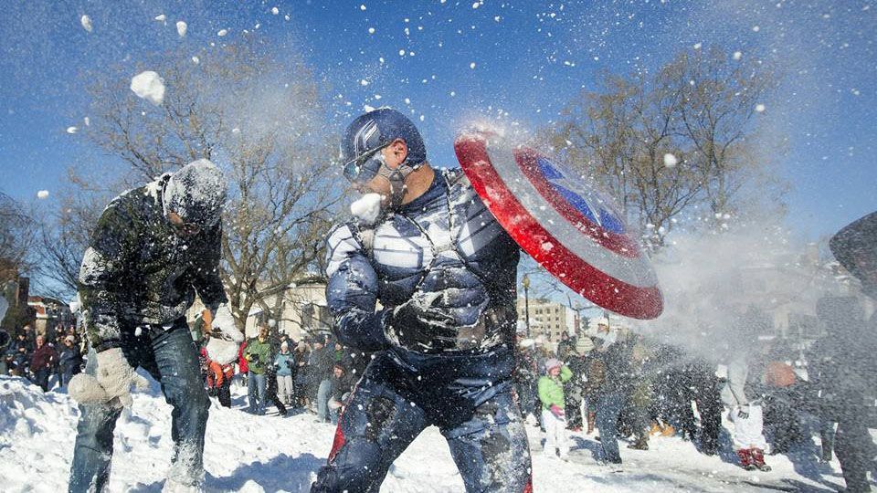 Из-за вечеринки и бросания снежками в полицейских норвежца отправили за решетку