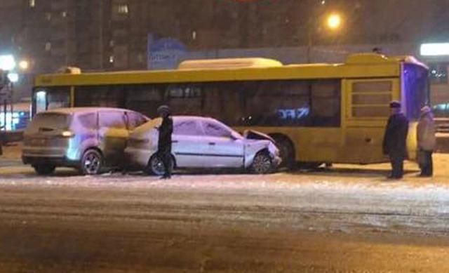 Непогода в Киеве привела к тройному ДТП: фото
