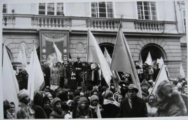Мітинг на честь Дня Соборності в 1990 році у Львові. Автор фото: Андрій Книш