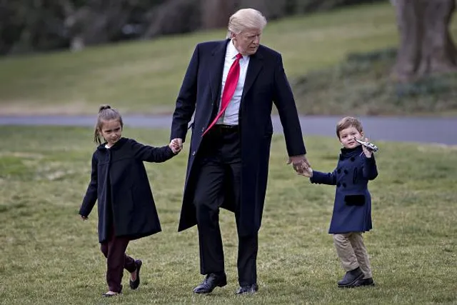 Дональд Трамп з онуками