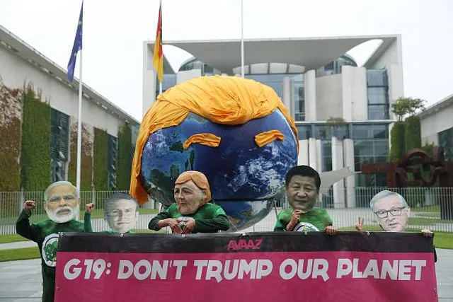 Трамп Меркель карикатура Берлін Трамп Меркель карикатура Берлін