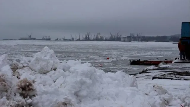 Азовське море в Маріуполі вкрилось кригою