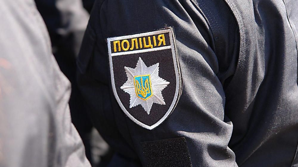 Працівник поліції отримав ножове поранення під час затримання зловмисника Працівник поліції отримав ножове поранення під час затримання зловмисника