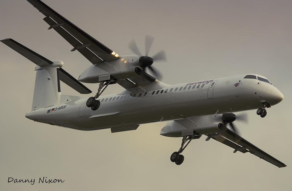 Бросало в разные стороны: уникальные кадры посадки самолета во время урагана "Фредерике" в Германии