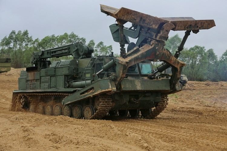 У ДСНС показали незвичного "трансформера", який блискавично чистить дороги від снігу У ДСНС показали незвичного "трансформера", який блискавично чистить дороги від снігу