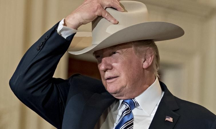 Трамп святкує рік на посаді: стали відомі захмарні ціни квитків на вечірку Трамп святкує рік на посаді: стали відомі захмарні ціни квитків на вечірку