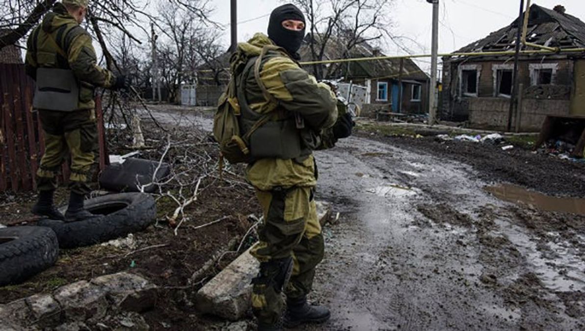 Терористи на Донбасі залишили помирати свого солдата на полі бою Терористи на Донбасі залишили помирати свого солдата на полі бою