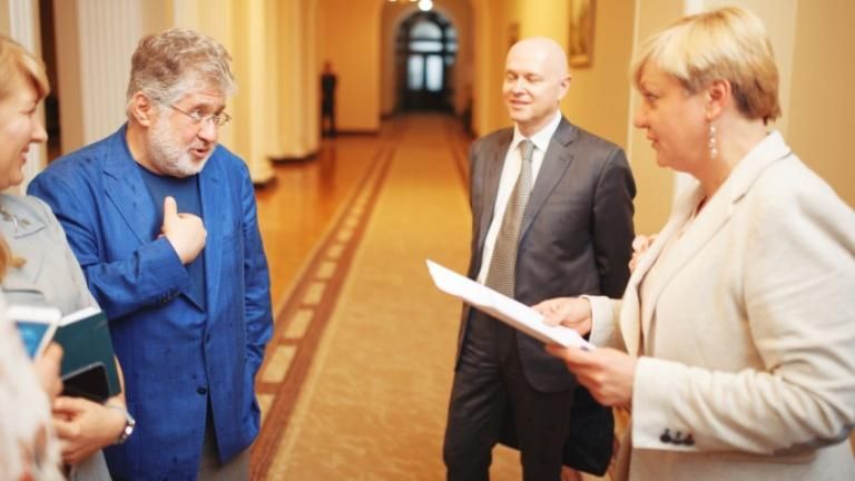 Гонтарева звинуватила Коломойського у замовному матеріалі про виведення "грошей Януковича" Гонтарева звинуватила Коломойського у замовному матеріалі про виведення "грошей Януковича"