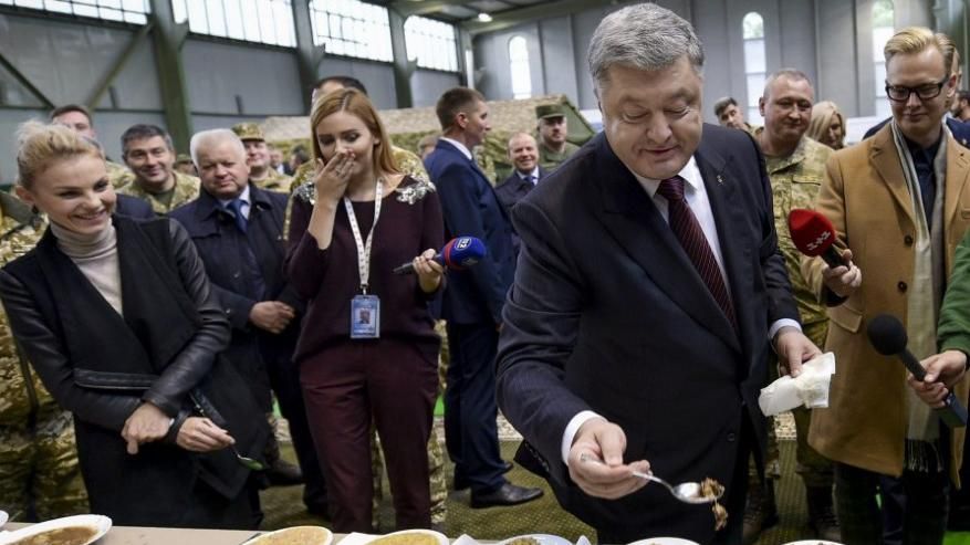 Журналісти з'ясували, якими гастрономічними шедеврами міг харчуватися Порошенко на Мальдівах Журналісти з'ясували, якими гастрономічними шедеврами міг харчуватися Порошенко на Мальдівах