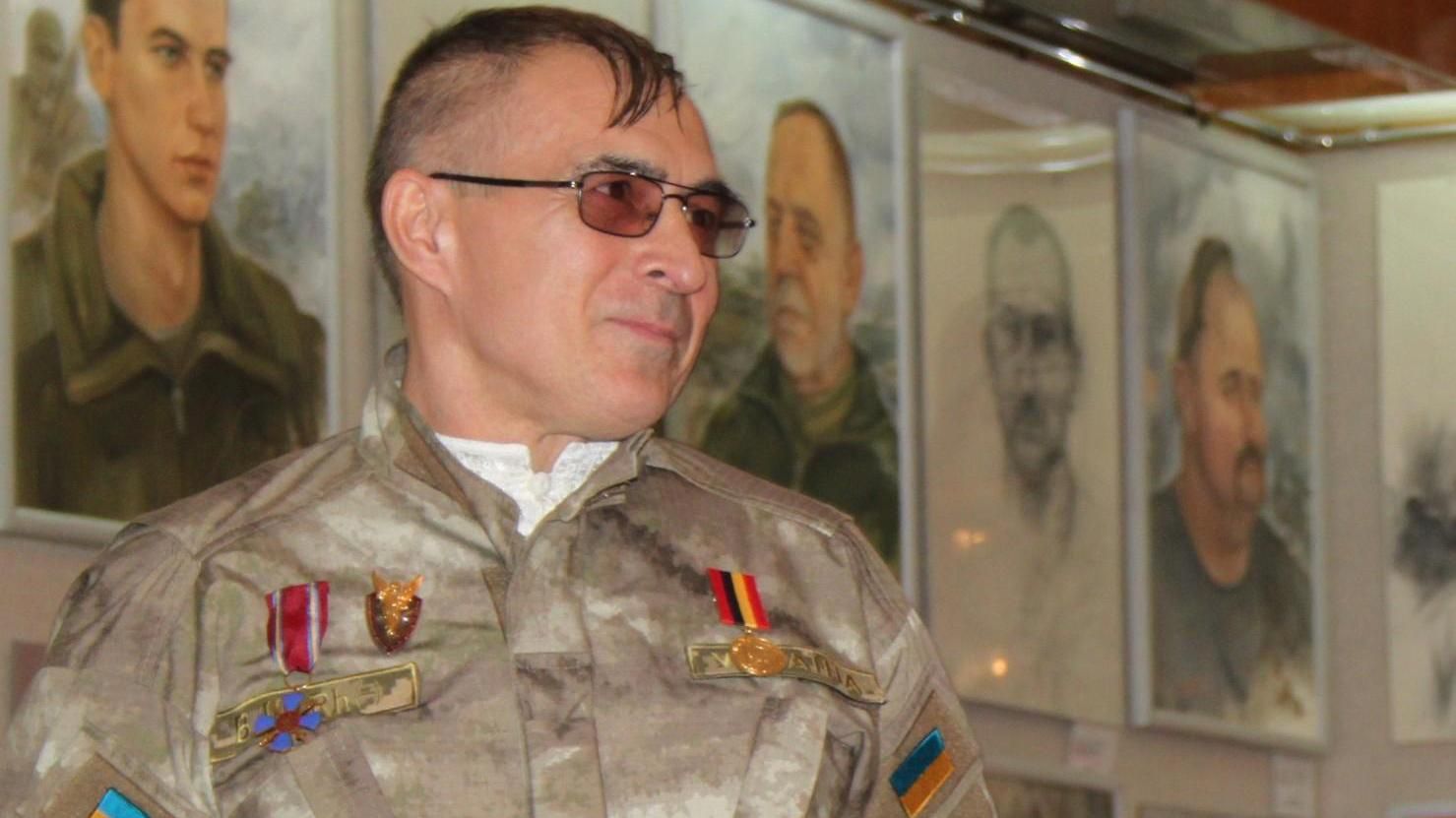 Воин-доброволец ВСУ привез сотню портретов с войны Воин-доброволец ВСУ привез сотню портретов с войны