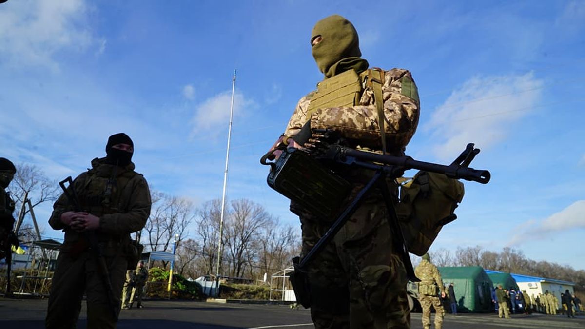 Украинская сторона передала боевикам террористку, помилованную Порошенко Украинская сторона передала боевикам террористку, помилованную Порошенко