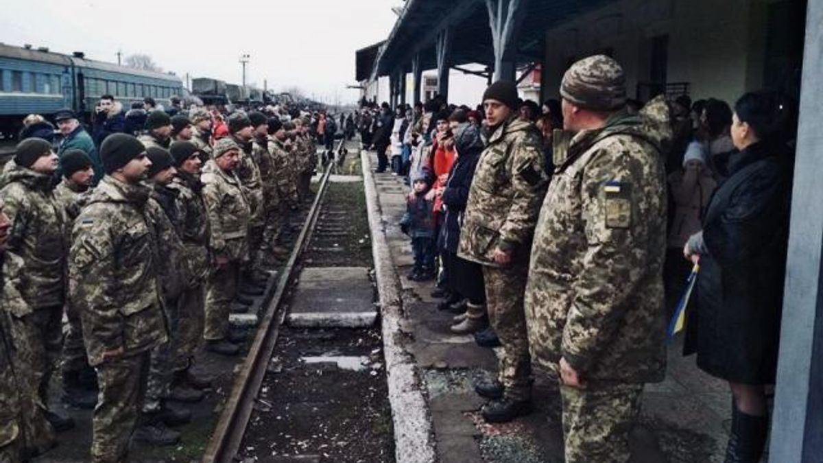 Крупнейшее подразделение Вооруженных Сил покинуло зону АТО Крупнейшее подразделение Вооруженных Сил покинуло зону АТО
