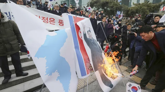 У Південній Кореї спалили прапор Кім Чен Ина