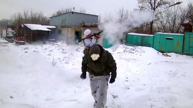 Боевики показали, как тренируют свой "штурмовой батальон" Боевики показали, как тренируют свой "штурмовой батальон"