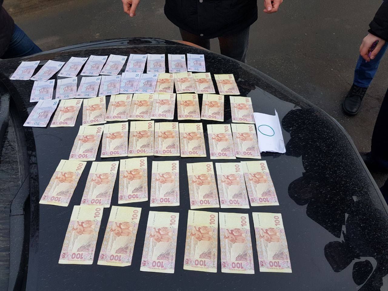 На Сумщині керівник відділу екоінспекції стягував данину з підлеглого: фото На Сумщині керівник відділу екоінспекції стягував данину з підлеглого: фото