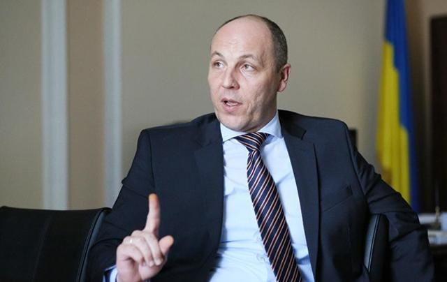 Парубий откровенно признался, как реагирует на пародии на себя от "95 Квартала" Парубий откровенно признался, как реагирует на пародии на себя от "95 Квартала"