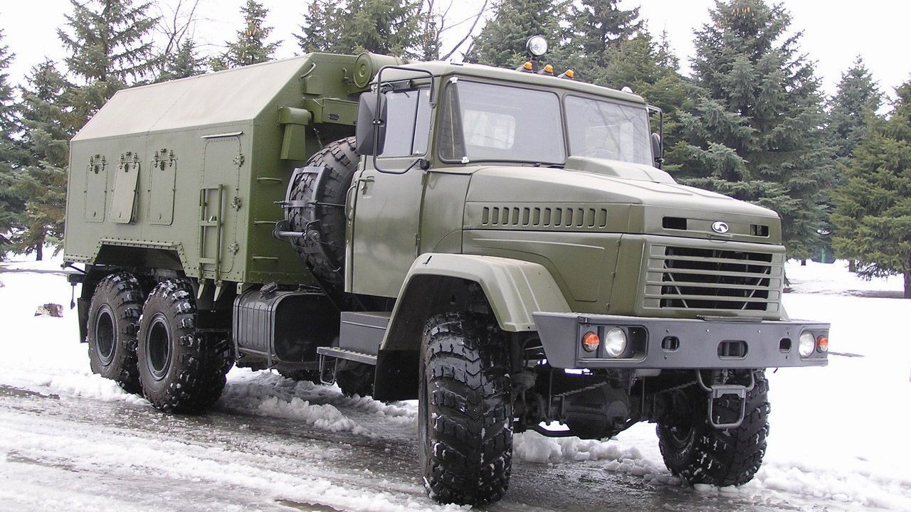 На Донеччині в автобус з шахтарями в'їхав військовий КрАЗ На Донеччині в автобус з шахтарями в'їхав військовий КрАЗ