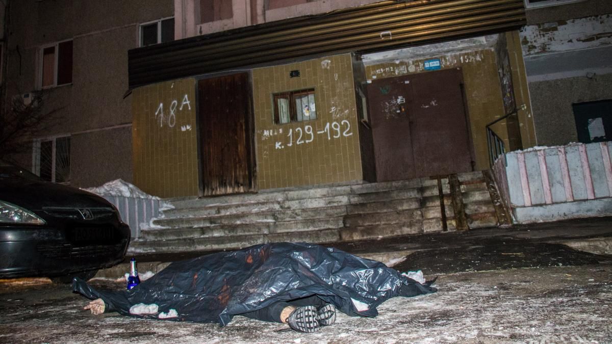 Хлопець стрибнув з 16 поверху у Києві: фото 18+