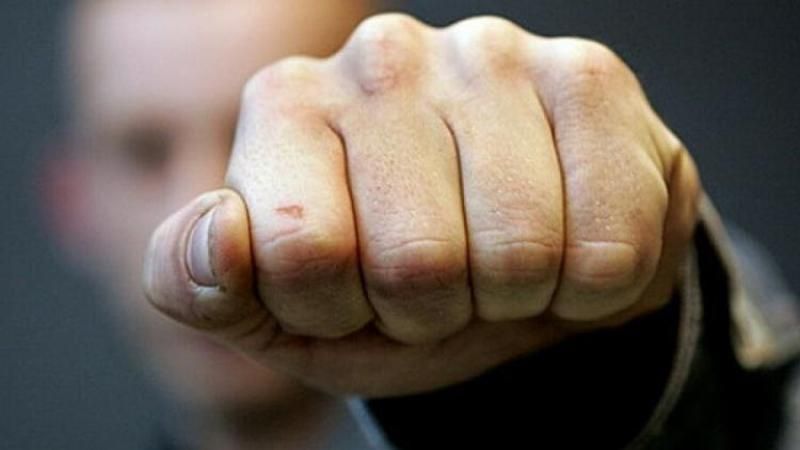 На Киевщине мужчина напал на депутата: детали инцидента На Киевщине мужчина напал на депутата: детали инцидента