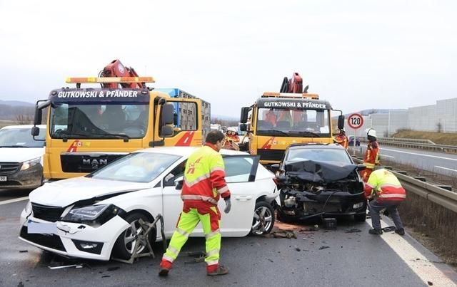 В Германии произошла масштабная авария: столкнулись 17 авто: фото