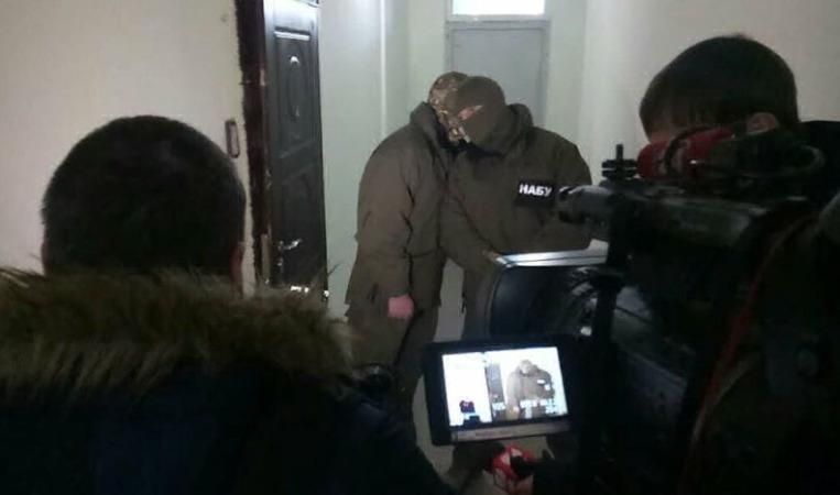 Обшуки у квартирі Пімахової: подробиці з місця події