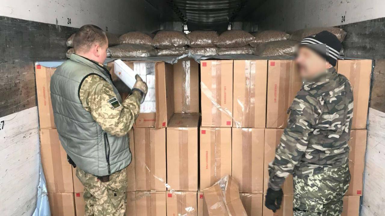 На Рівненщині виявлено міжнародний канал контрабанди цигарок На Рівненщині виявлено міжнародний канал контрабанди цигарок