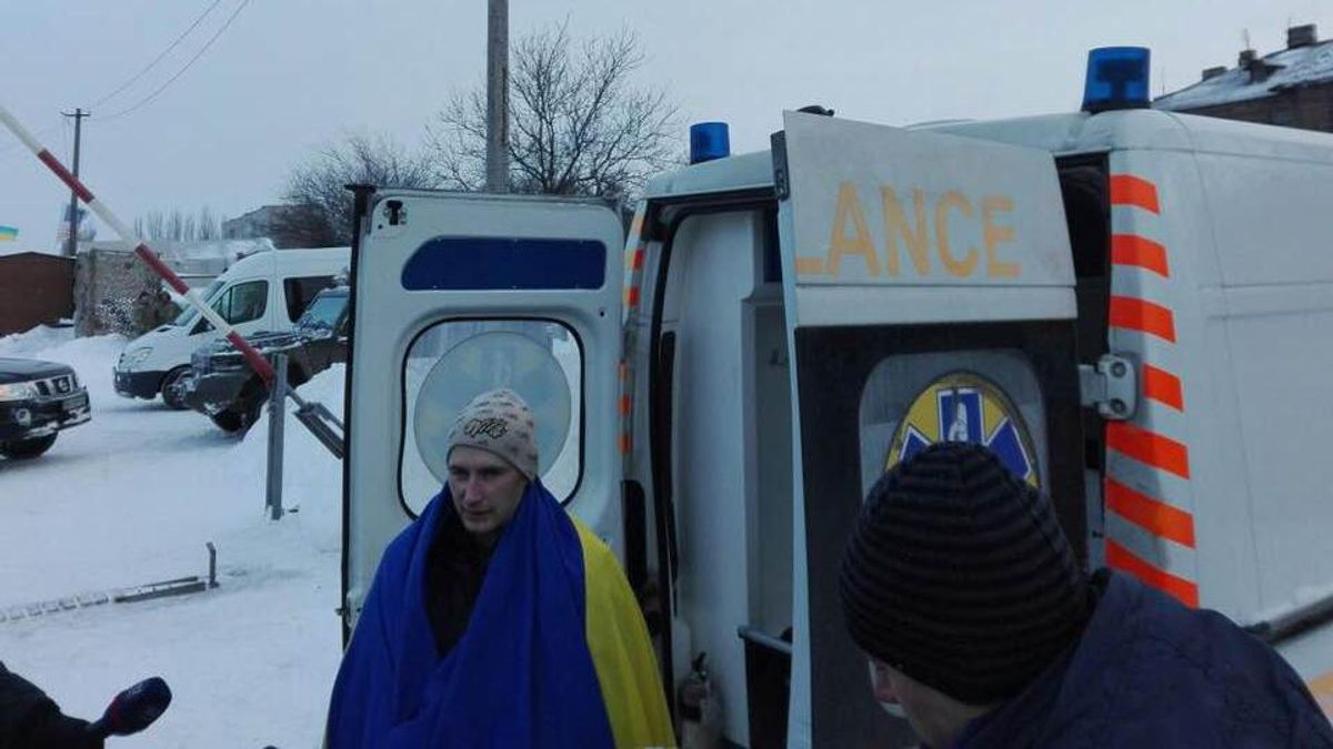 В Украину вернулся пленный Роман Савков: эксклюзивные детали обмена В Украину вернулся пленный Роман Савков: эксклюзивные детали обмена