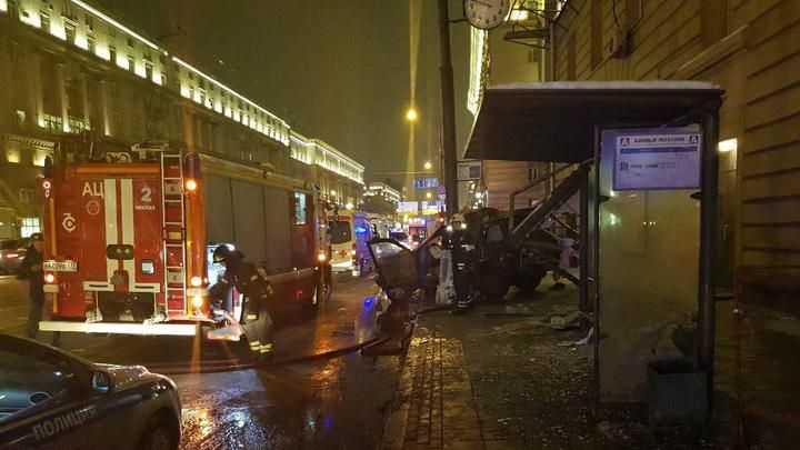 У мережі з'явилося відео моменту смертельної аварії в Москві, є фото (18+) У мережі з'явилося відео моменту смертельної аварії в Москві, є фото (18+)