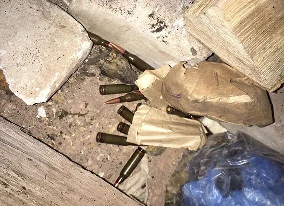 Незаконний сховок зброї Незаконний сховок зброї