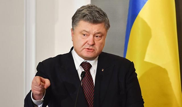 Журналистка в вышиванке попыталась спровоцировать Порошенко в Давосе Журналистка в вышиванке попыталась спровоцировать Порошенко в Давосе