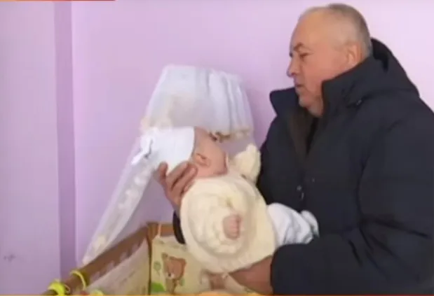 На Львівщині у 50-річної жінки і 60-річного чоловіка народилася донька