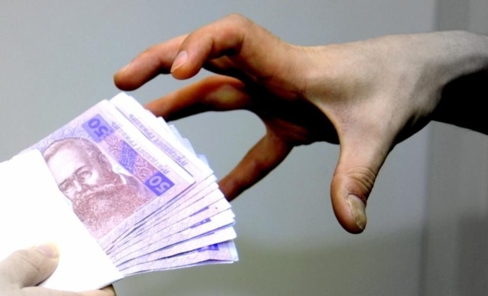 "Вгамуйте апетити": уряд скасував надмірні премії для чиновників "Вгамуйте апетити": уряд скасував надмірні премії для чиновників