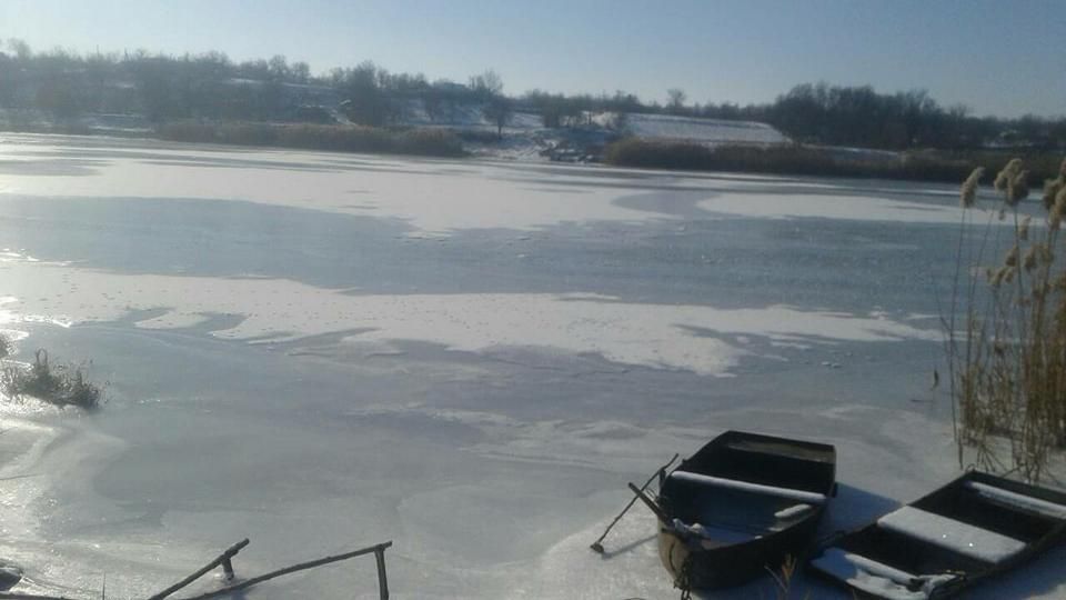 На Миколаївщині чоловік провалився під кригу і загинув, син дивом вижив На Миколаївщині чоловік провалився під кригу і загинув, син дивом вижив