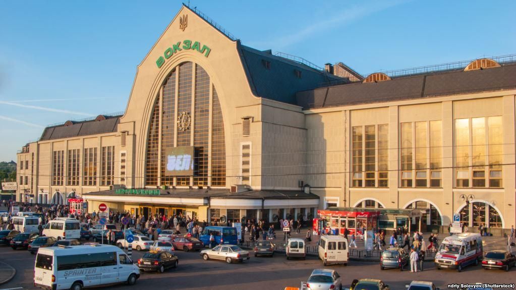 Спецоперация на вокзале в Киеве: действующие полицейские были членами банды Спецоперация на вокзале в Киеве: действующие полицейские были членами банды