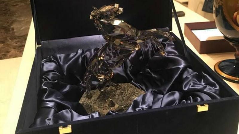 Ювелірка та картини: які "скарби" знайшли у квартирі Клименка Ювелірка та картини: які "скарби" знайшли у квартирі Клименка