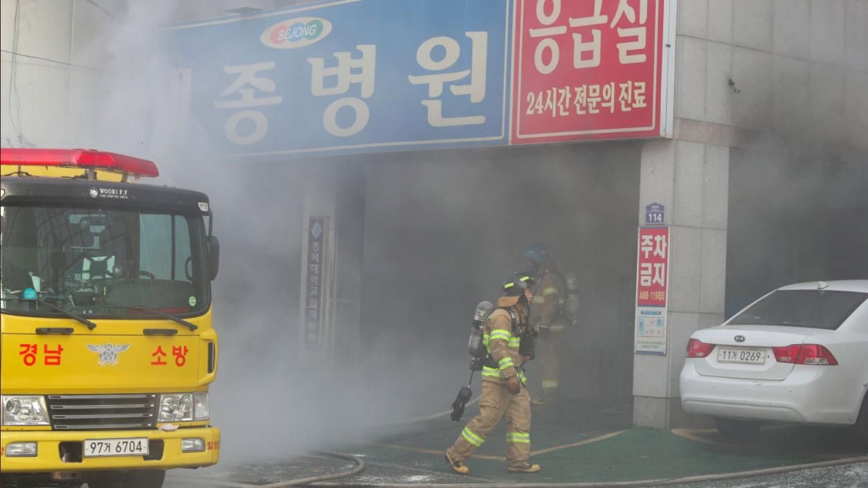 Зросла кількість загиблих у пожежі в Південній Кореї: фото та відео
