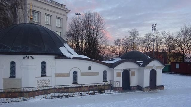 Скандал навколо каплиці УПЦ МП у Києві: після акції активістів її намагалися підпалити