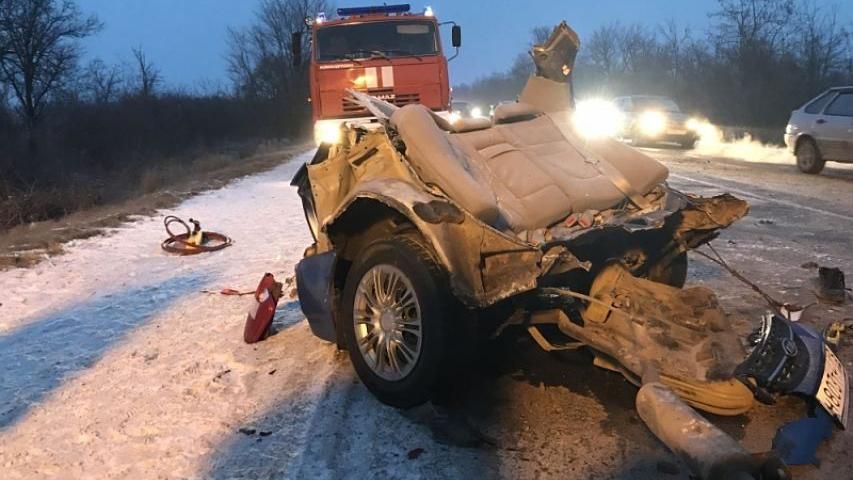 У Криму авто розірвало на дві частини, є загиблі: жахливі фото та відео У Криму авто розірвало на дві частини, є загиблі: жахливі фото та відео