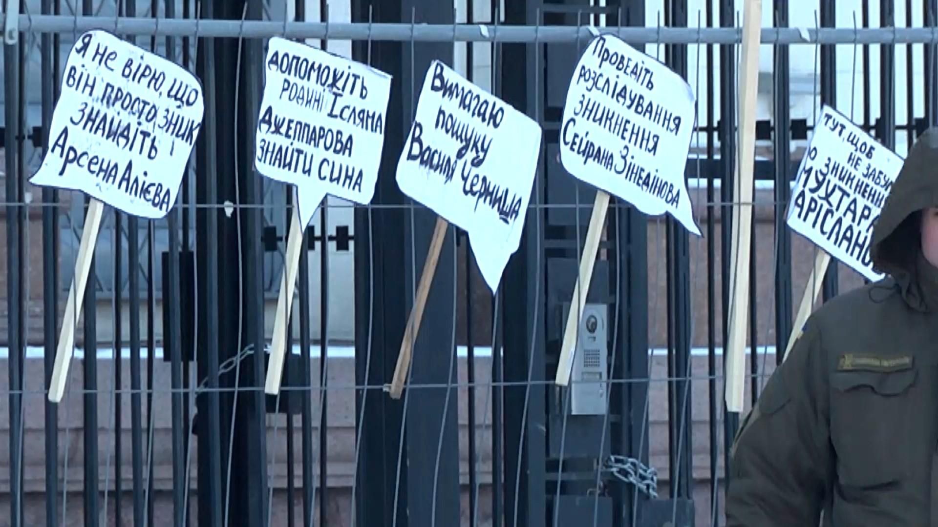 У Києві пройшли пікети на підтримку жителів Криму У Києві пройшли пікети на підтримку жителів Криму