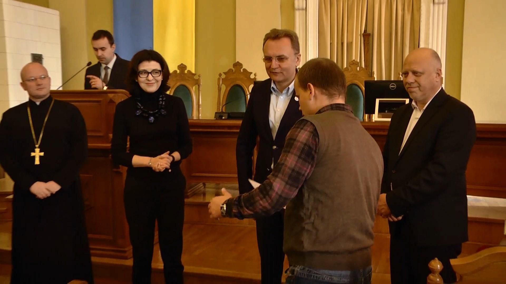 У Львові 42 сім'ї героїв АТО отримали квартири У Львові 42 сім'ї героїв АТО отримали квартири