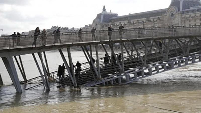 Разрушительное наводнение во Франции: уровень воды в три раза превысил норму