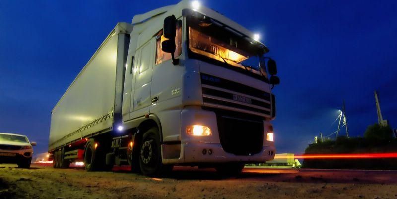 Украинец на грузовике снес часть дома в Польше: появились фото Украинец на грузовике снес часть дома в Польше: появились фото