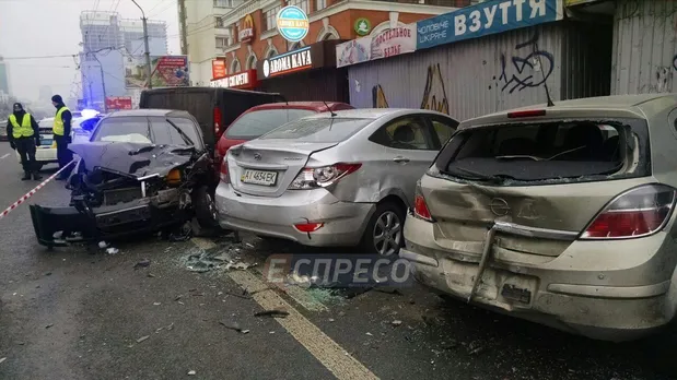 Потужна аварія у Києві