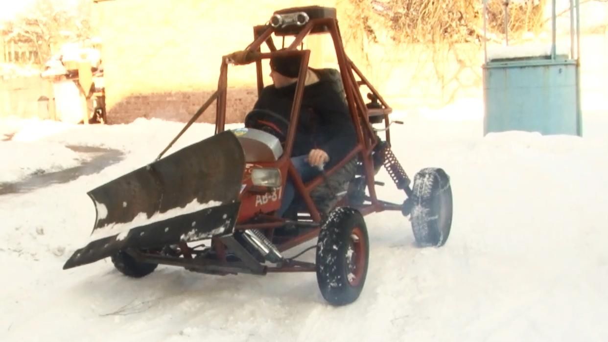 Студенти власноруч створили багі-снігоприбирач: фото Студенти власноруч створили багі-снігоприбирач: фото