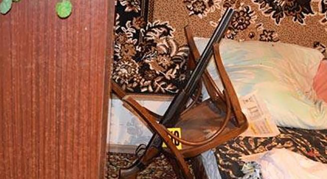 На Вінниччині чоловік зарізав дружину, а потім застрелився На Вінниччині чоловік зарізав дружину, а потім застрелився