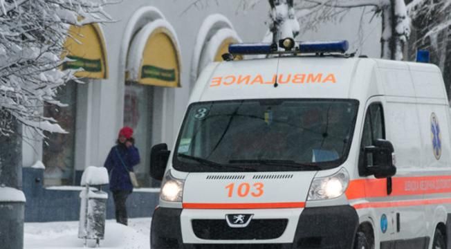 Неадекватний хлопець викрав швидку в Броварах і застряг у сніговому заметі Неадекватний хлопець викрав швидку в Броварах і застряг у сніговому заметі