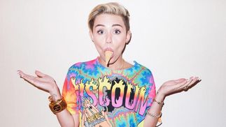 Провокативні плакати з Леді Гагою та Сайрус з’явились на вулицях Голлівуду (18+)